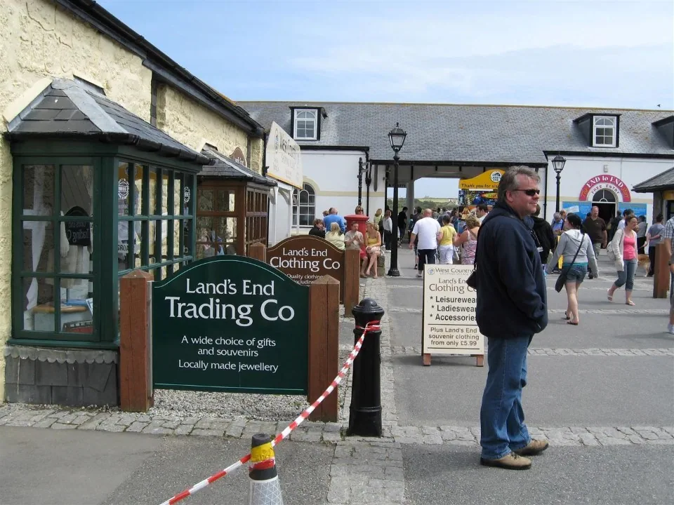 Day 3 lands end commercialism